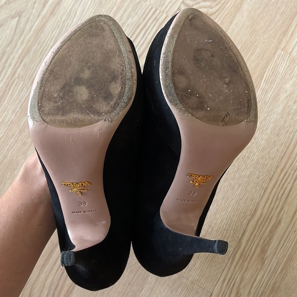 Prada peep toe platform heel in black suede - Picture 5 of 7